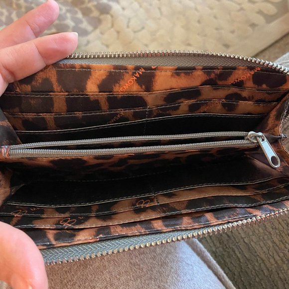 B. Makowsky Silver Leather Handbag Set - Picture 7 of 7